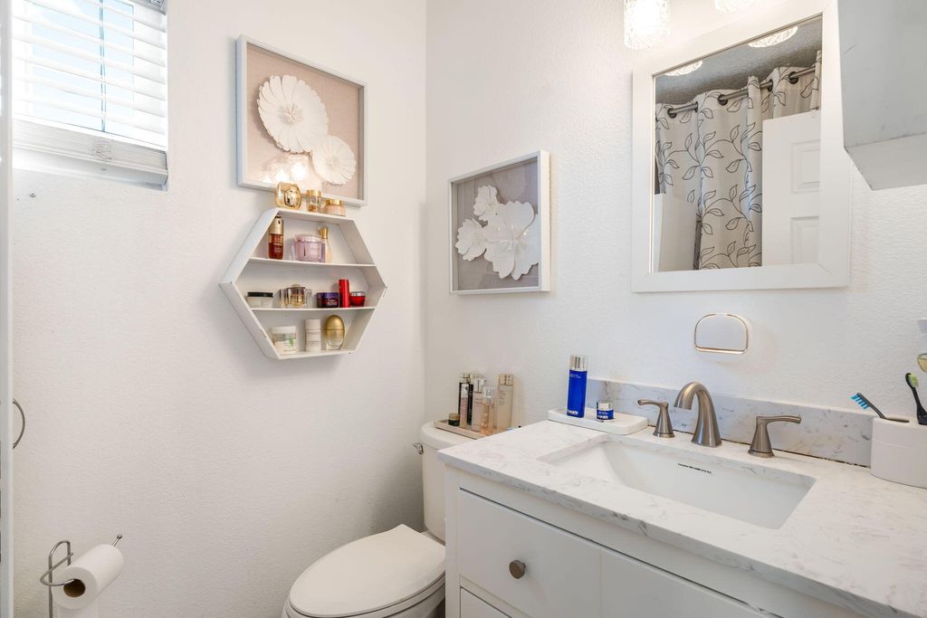 Image 23 of property listing at 1027 Cassandra Street SW, Albuquerque, NM 87121