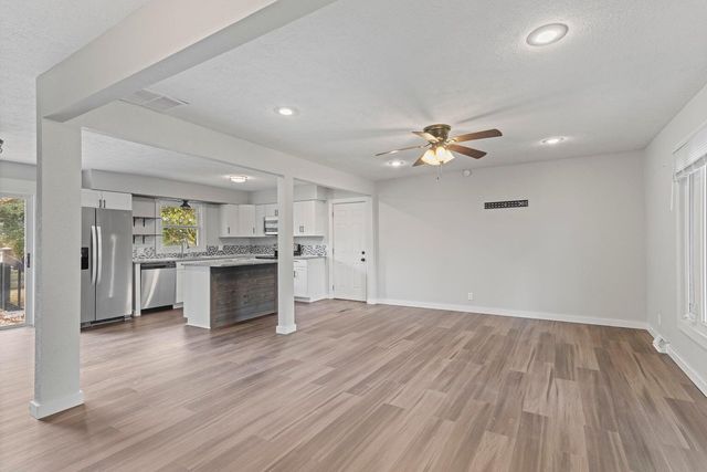 4830 South Farm Road 141, Springfield, MO 65810