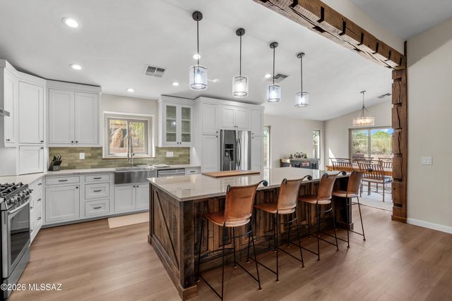 17054 S Golden Sunrise Place, Corona De Tucson, AZ 85641
