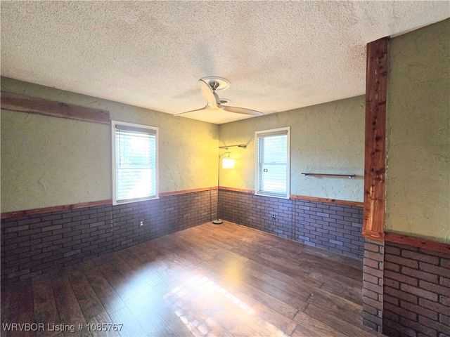 1005 Highway 96 SW, Lavaca, AR 72941