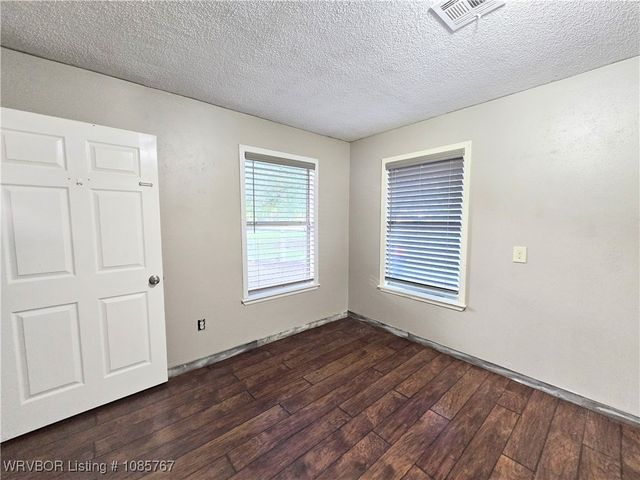 1005 Highway 96 SW, Lavaca, AR 72941