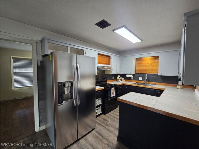 1005 Highway 96 SW, Lavaca, AR 72941