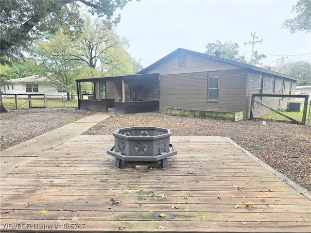 1005 Highway 96 SW, Lavaca, AR 72941