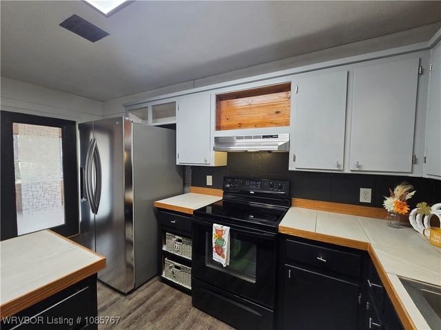 1005 Highway 96 SW, Lavaca, AR 72941