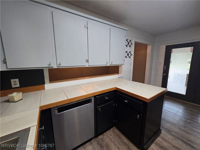 1005 Highway 96 SW, Lavaca, AR 72941