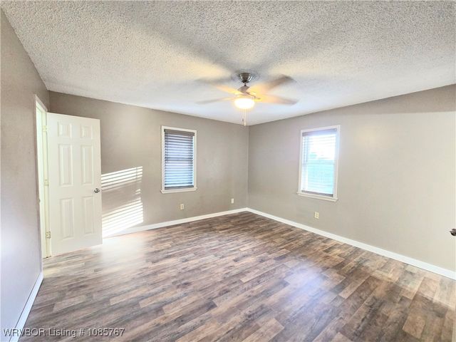 1005 Highway 96 SW, Lavaca, AR 72941