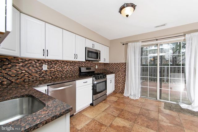 306 FOUNTAIN HALL CT, Mount Laurel, NJ 08054