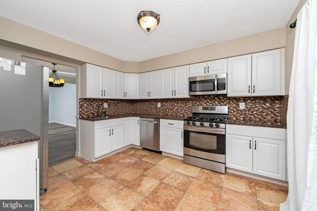 306 FOUNTAIN HALL CT, Mount Laurel, NJ 08054