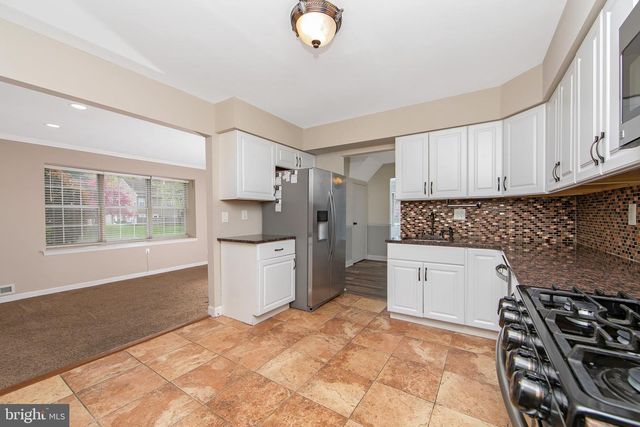 306 FOUNTAIN HALL CT, Mount Laurel, NJ 08054