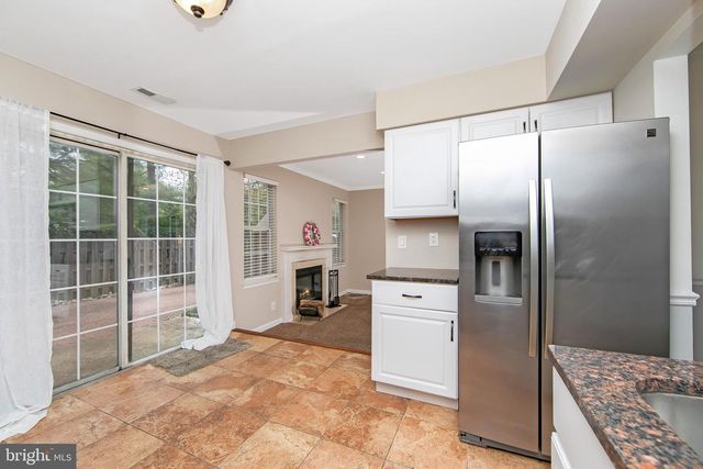 306 FOUNTAIN HALL CT, Mount Laurel, NJ 08054