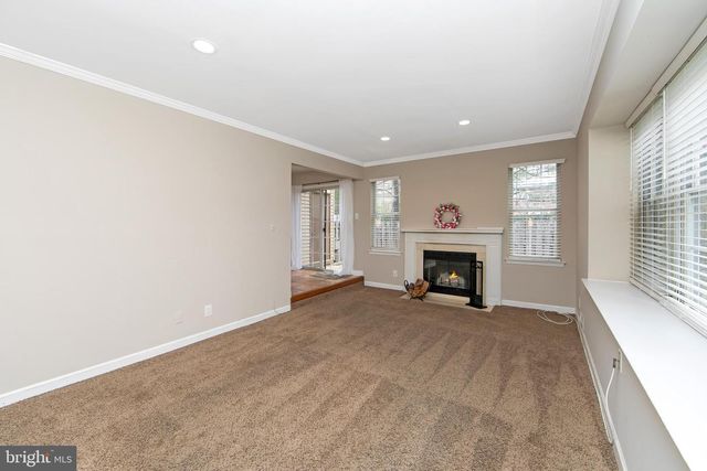 306 FOUNTAIN HALL CT, Mount Laurel, NJ 08054