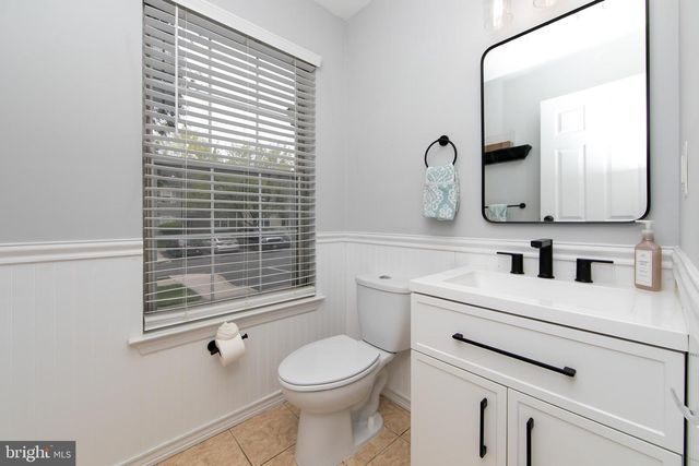 306 FOUNTAIN HALL CT, Mount Laurel, NJ 08054