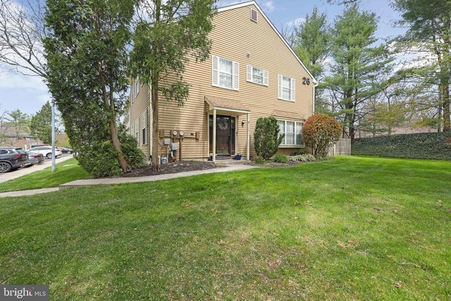 306 FOUNTAIN HALL CT, Mount Laurel, NJ 08054