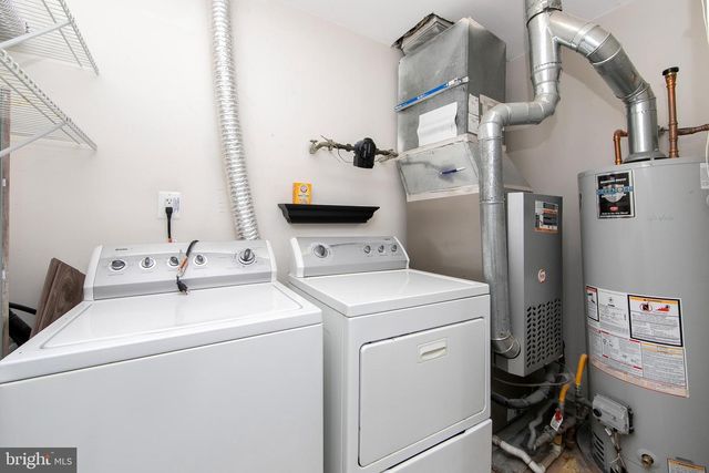 306 FOUNTAIN HALL CT, Mount Laurel, NJ 08054