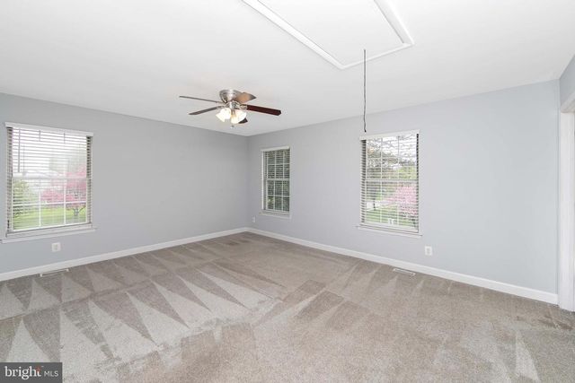 306 FOUNTAIN HALL CT, Mount Laurel, NJ 08054