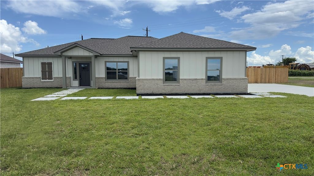 405 Turkey Lane, Victoria, TX 77905