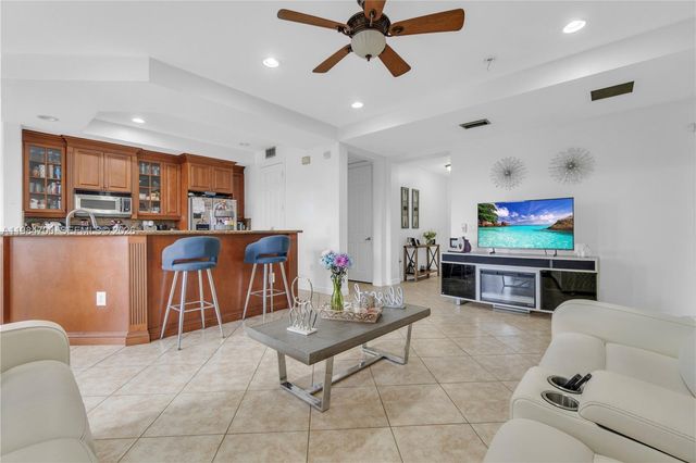 8200 NW 128th Ln 40B, Parkland, FL 33076