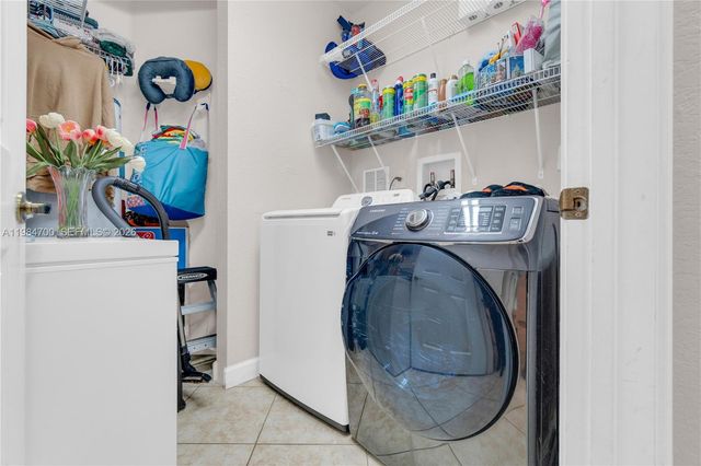 8200 NW 128th Ln 40B, Parkland, FL 33076