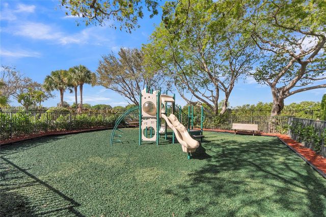 8200 NW 128th Ln 40B, Parkland, FL 33076