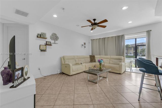 8200 NW 128th Ln 40B, Parkland, FL 33076