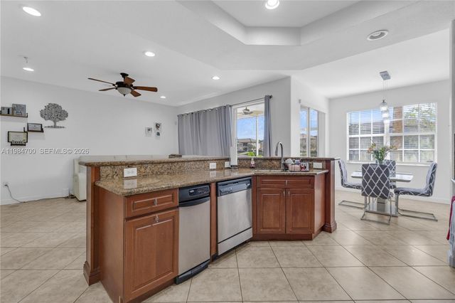 8200 NW 128th Ln 40B, Parkland, FL 33076