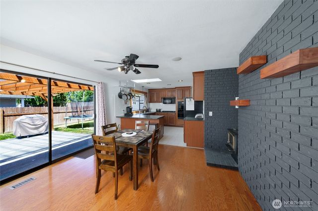1225 SW Barrington Drive, Oak Harbor, WA 98277