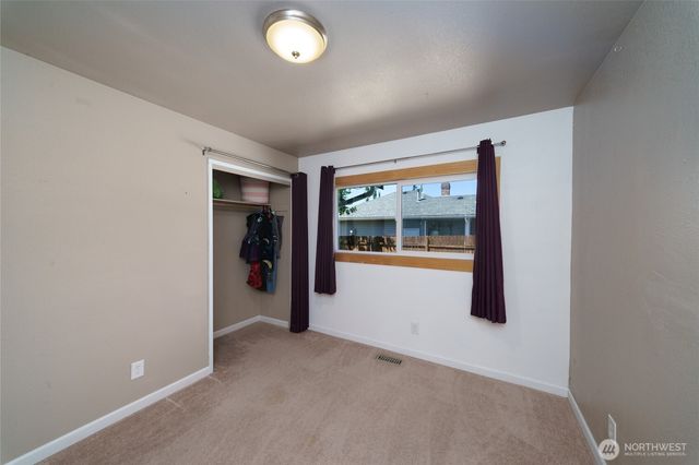 1225 SW Barrington Drive, Oak Harbor, WA 98277