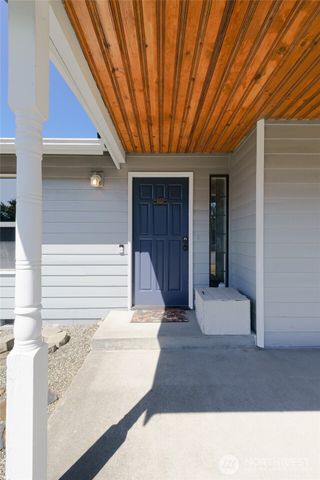 1225 SW Barrington Drive, Oak Harbor, WA 98277