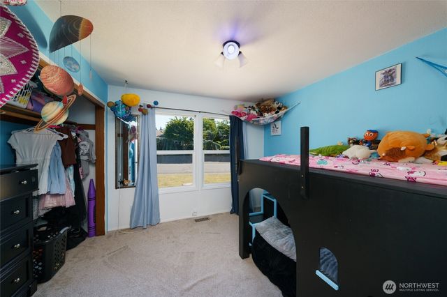 1225 SW Barrington Drive, Oak Harbor, WA 98277