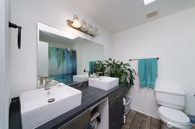 1225 SW Barrington Drive, Oak Harbor, WA 98277