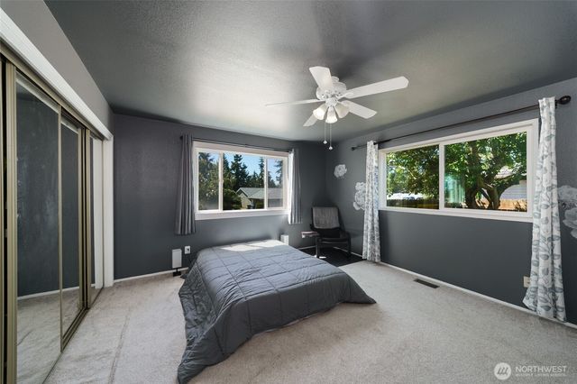 1225 SW Barrington Drive, Oak Harbor, WA 98277