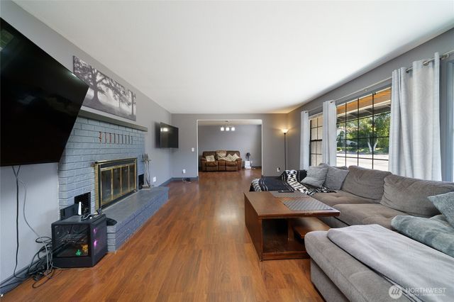 1225 SW Barrington Drive, Oak Harbor, WA 98277