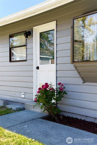 1225 SW Barrington Drive, Oak Harbor, WA 98277