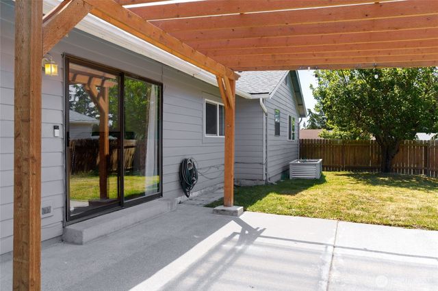 1225 SW Barrington Drive, Oak Harbor, WA 98277
