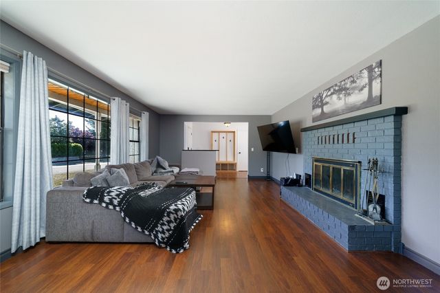 1225 SW Barrington Drive, Oak Harbor, WA 98277