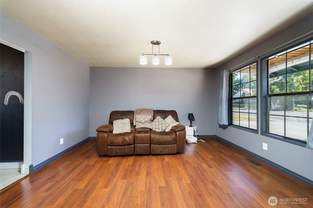 1225 SW Barrington Drive, Oak Harbor, WA 98277