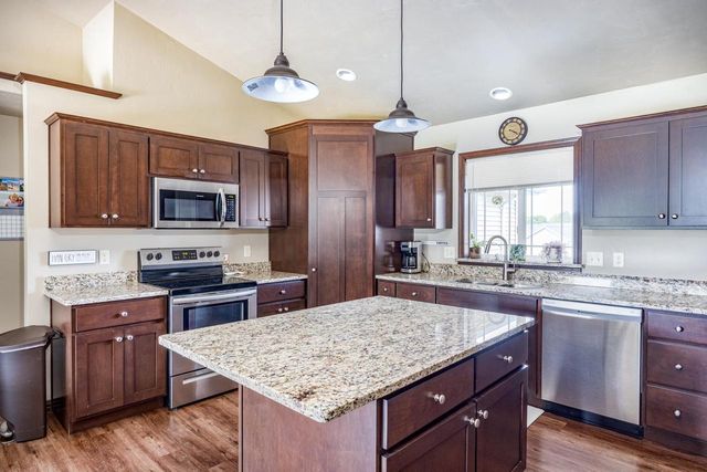 1158 BLACK OAK COURT, Hortonville, WI 54944
