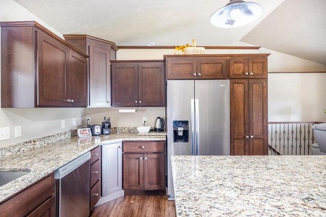 1158 BLACK OAK COURT, Hortonville, WI 54944