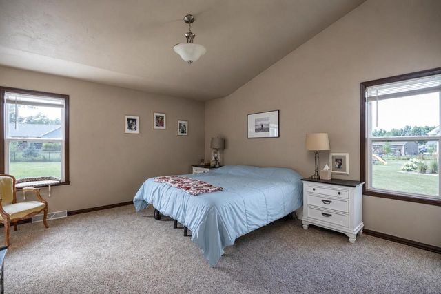 1158 BLACK OAK COURT, Hortonville, WI 54944