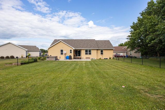 1158 BLACK OAK COURT, Hortonville, WI 54944