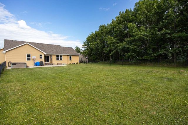 1158 BLACK OAK COURT, Hortonville, WI 54944