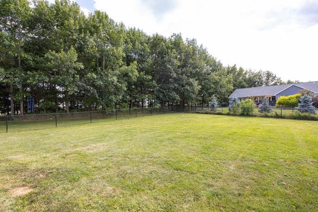 1158 BLACK OAK COURT, Hortonville, WI 54944