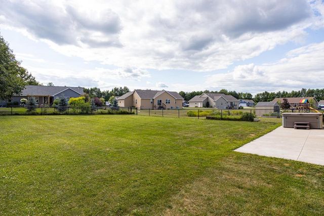 1158 BLACK OAK COURT, Hortonville, WI 54944
