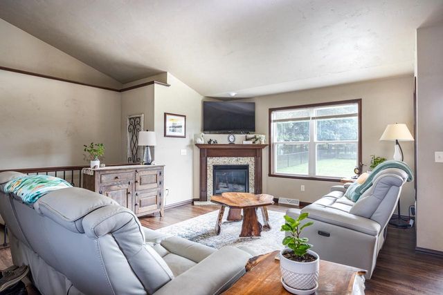 1158 BLACK OAK COURT, Hortonville, WI 54944