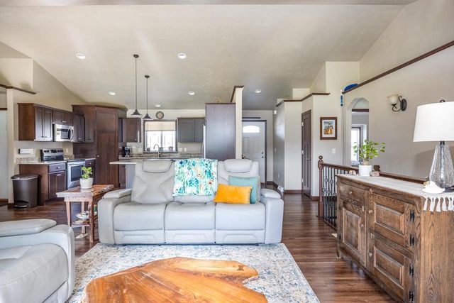 1158 BLACK OAK COURT, Hortonville, WI 54944