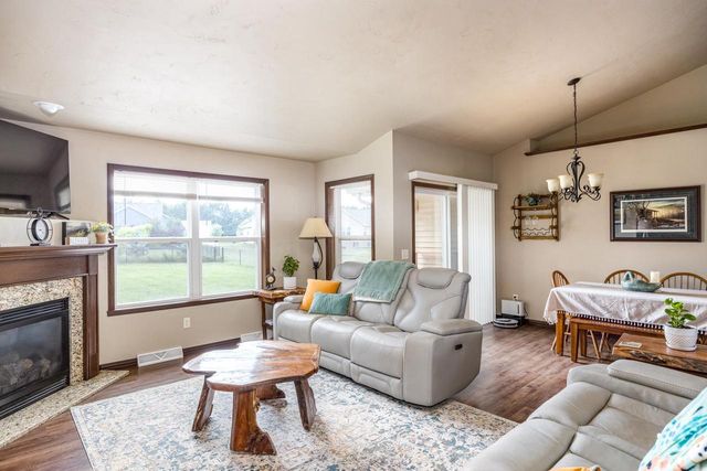 1158 BLACK OAK COURT, Hortonville, WI 54944