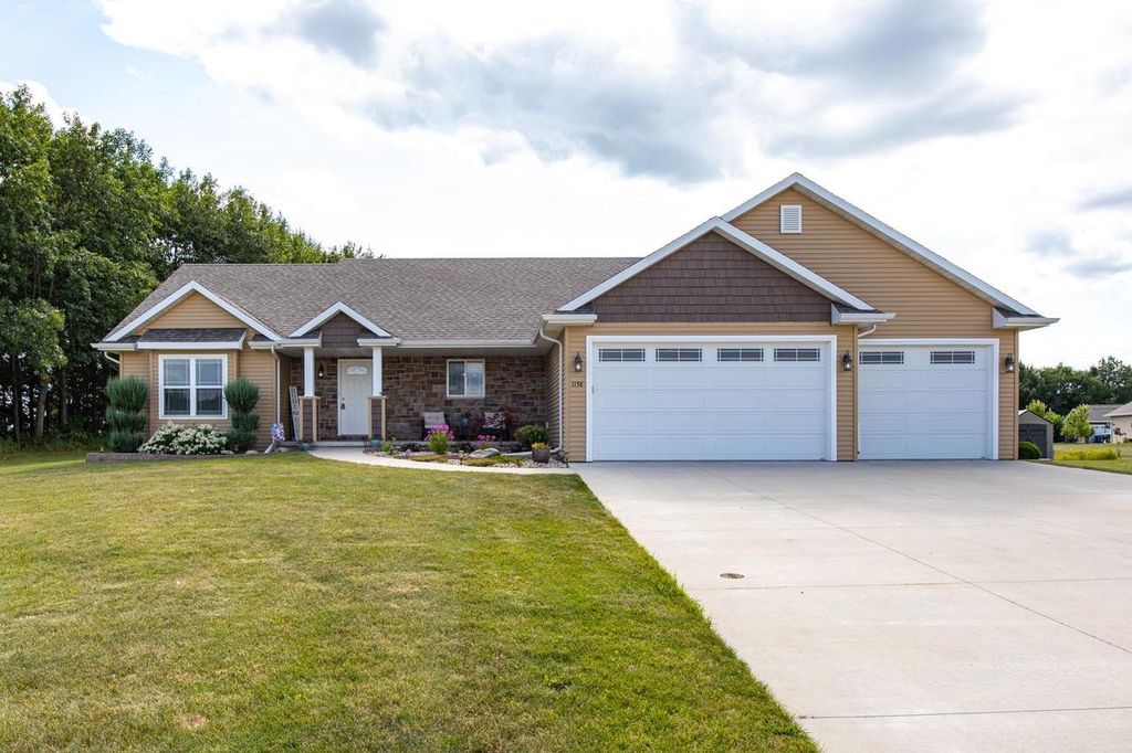 1158 BLACK OAK COURT, Hortonville, WI 54944
