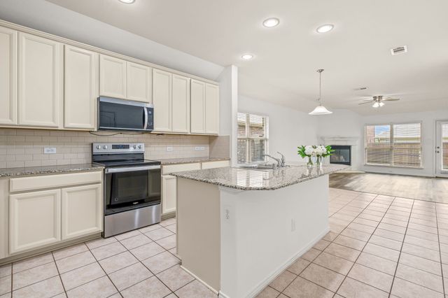 4716 Meadow Green Trail, Fort Worth, TX 76244