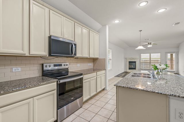 4716 Meadow Green Trail, Fort Worth, TX 76244