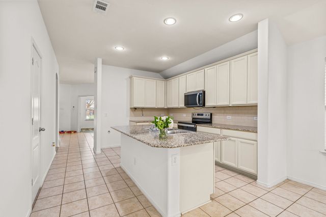 4716 Meadow Green Trail, Fort Worth, TX 76244
